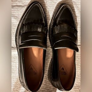 WOMENS size 9 Fluevog loafers. BLACK.